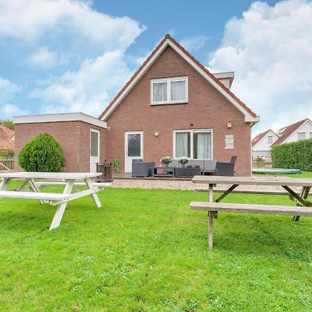 Captivating Holiday Home In Zeewolde Near Forest 외부 사진