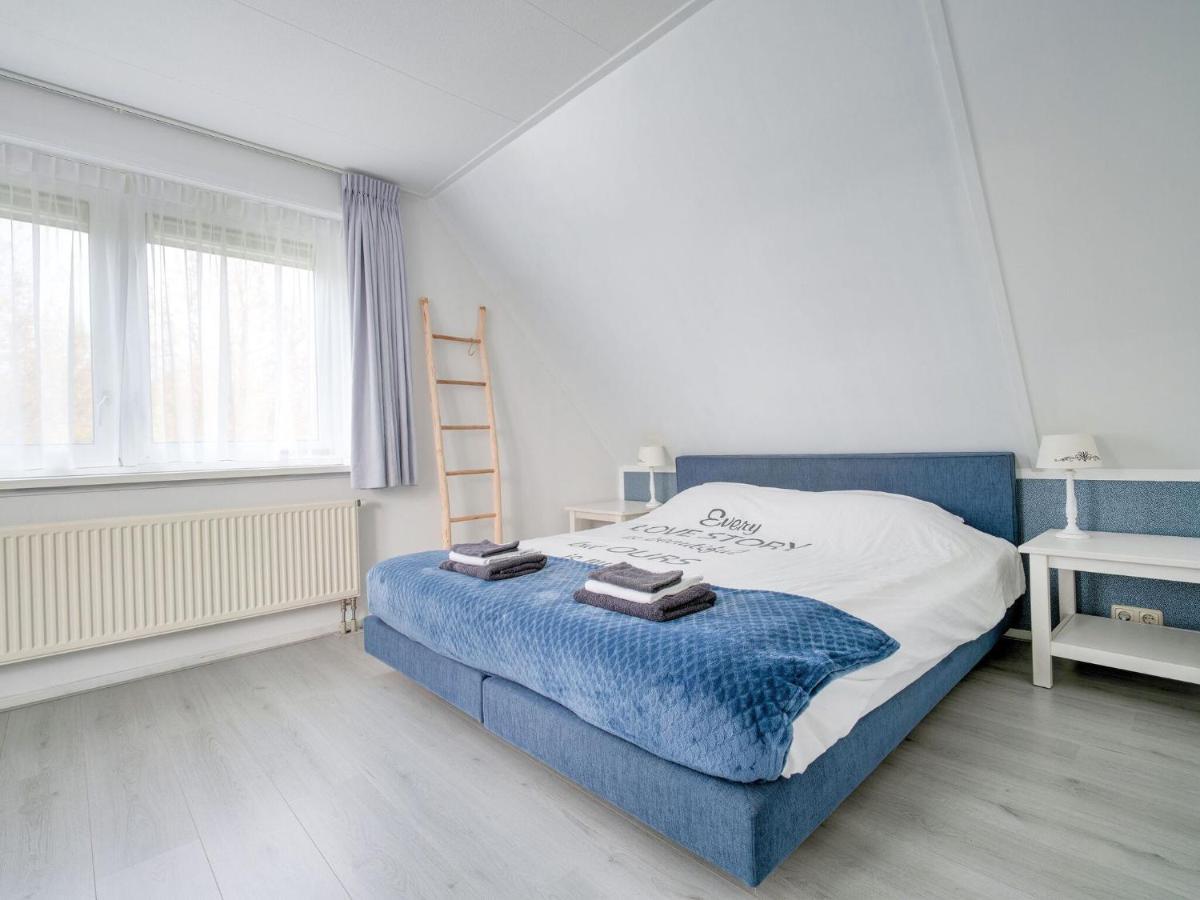 Captivating Holiday Home In Zeewolde Near Forest 외부 사진
