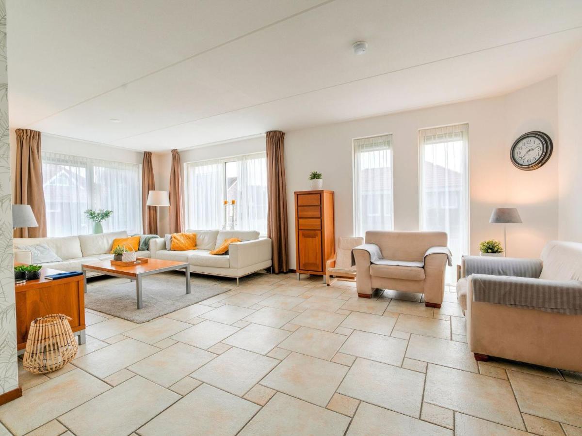 Captivating Holiday Home In Zeewolde Near Forest 외부 사진
