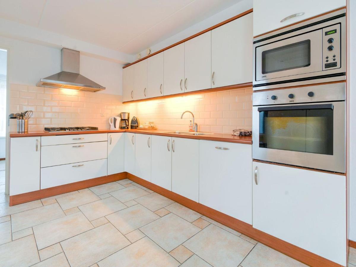 Captivating Holiday Home In Zeewolde Near Forest 외부 사진