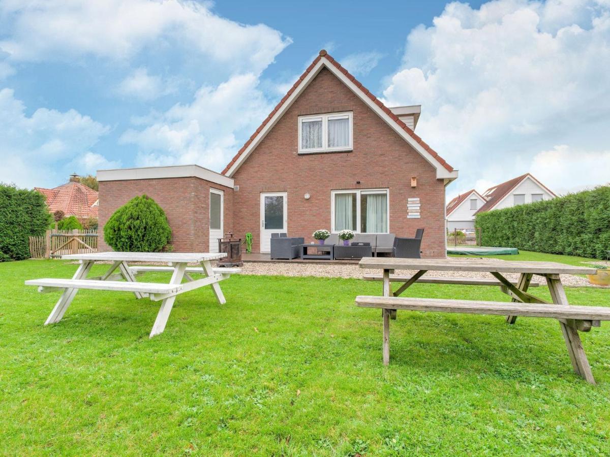 Captivating Holiday Home In Zeewolde Near Forest 외부 사진