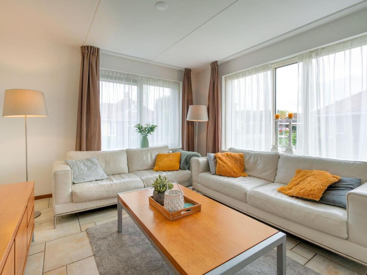 Captivating Holiday Home In Zeewolde Near Forest 외부 사진