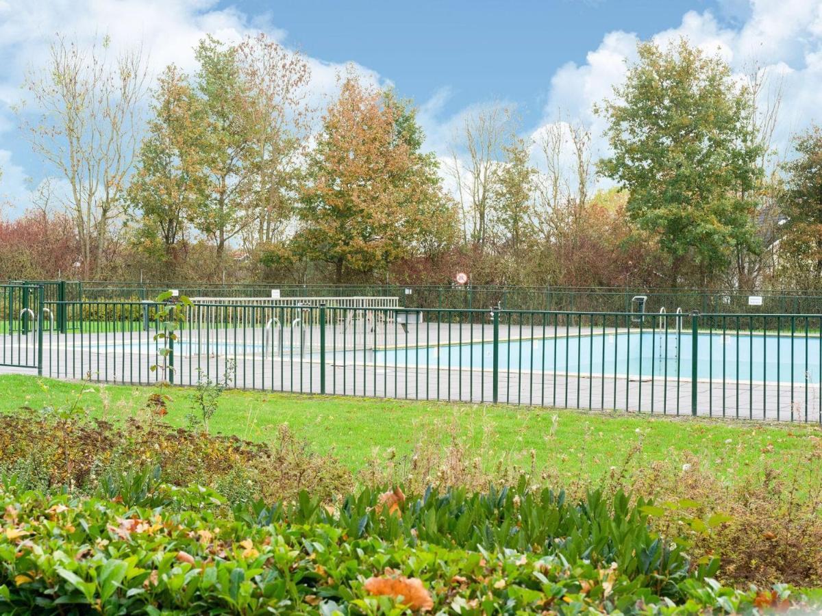 Captivating Holiday Home In Zeewolde Near Forest 외부 사진