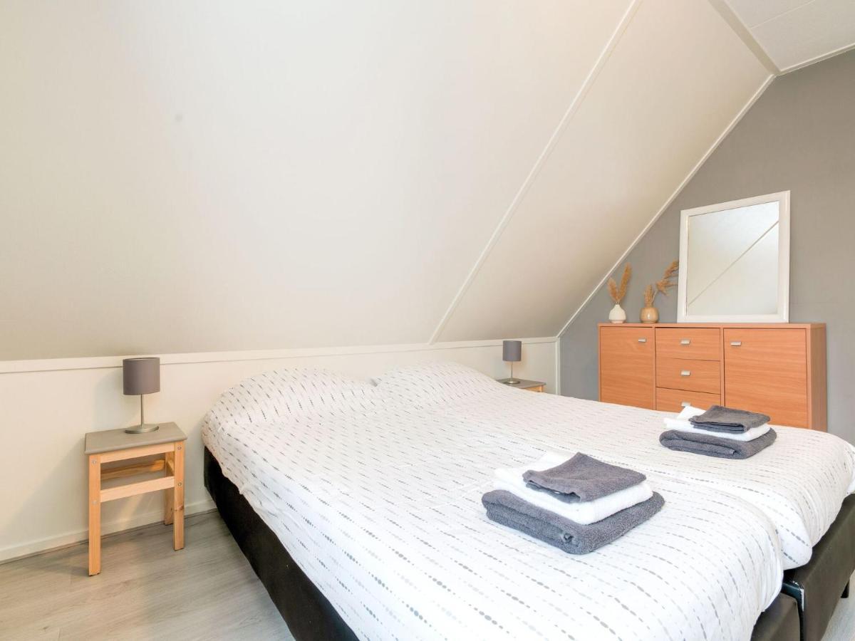 Captivating Holiday Home In Zeewolde Near Forest 외부 사진