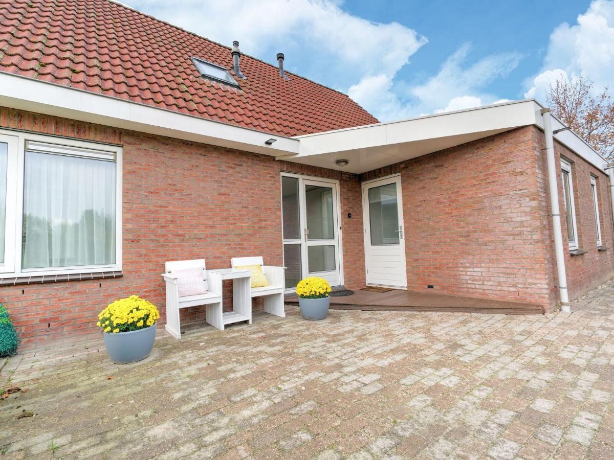Captivating Holiday Home In Zeewolde Near Forest 외부 사진