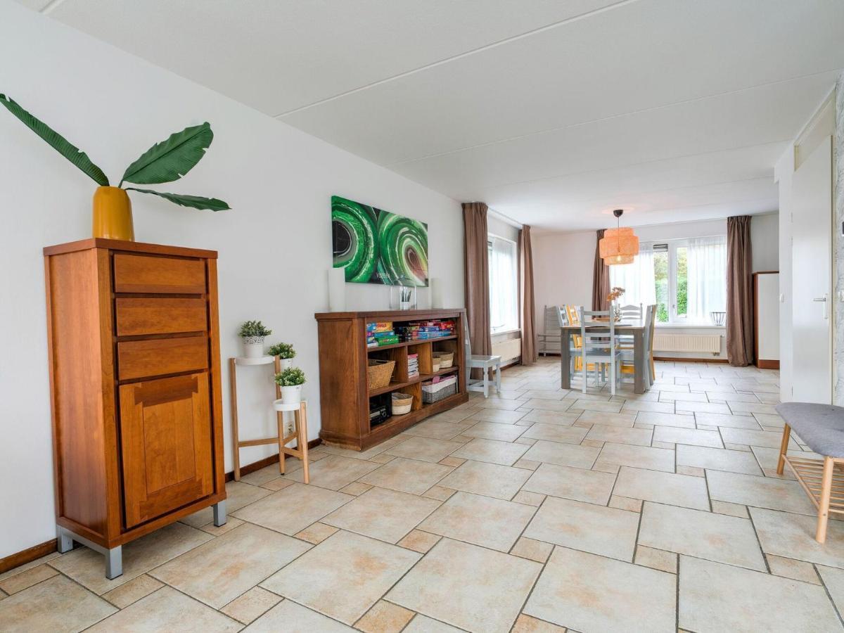 Captivating Holiday Home In Zeewolde Near Forest 외부 사진