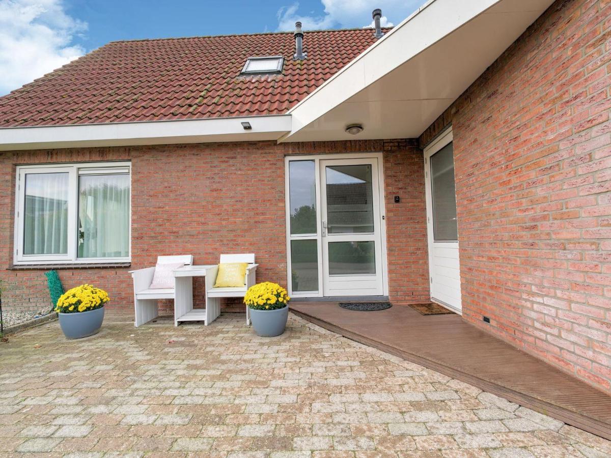 Captivating Holiday Home In Zeewolde Near Forest 외부 사진