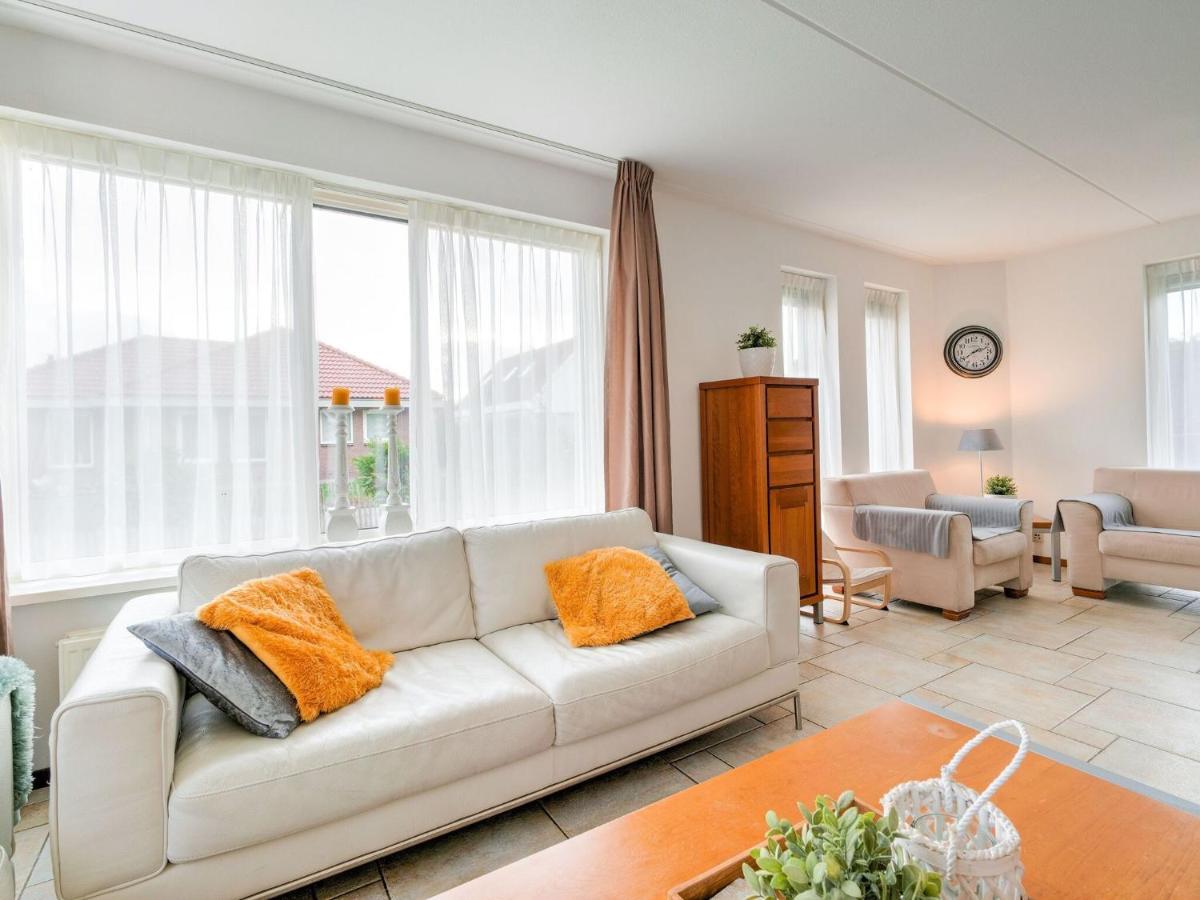 Captivating Holiday Home In Zeewolde Near Forest 외부 사진