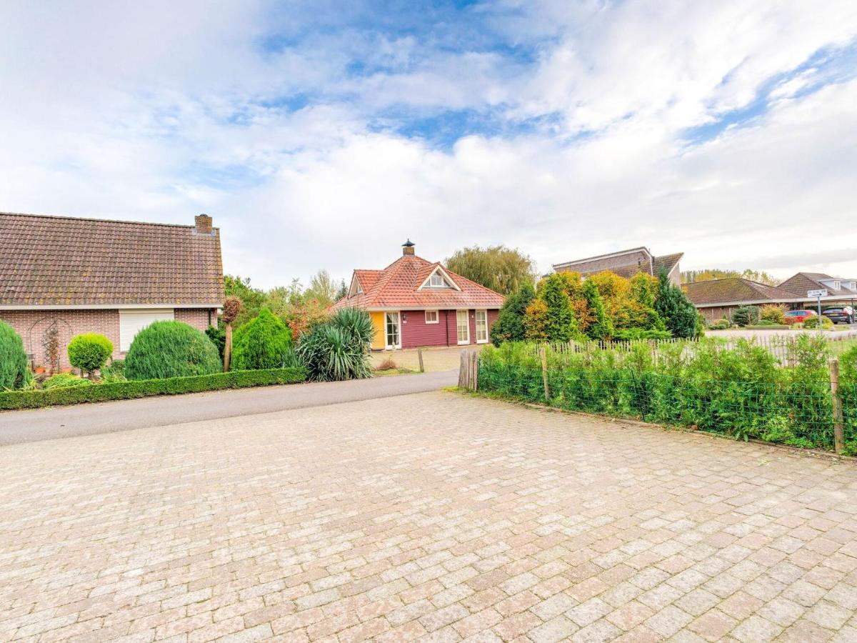 Captivating Holiday Home In Zeewolde Near Forest 외부 사진