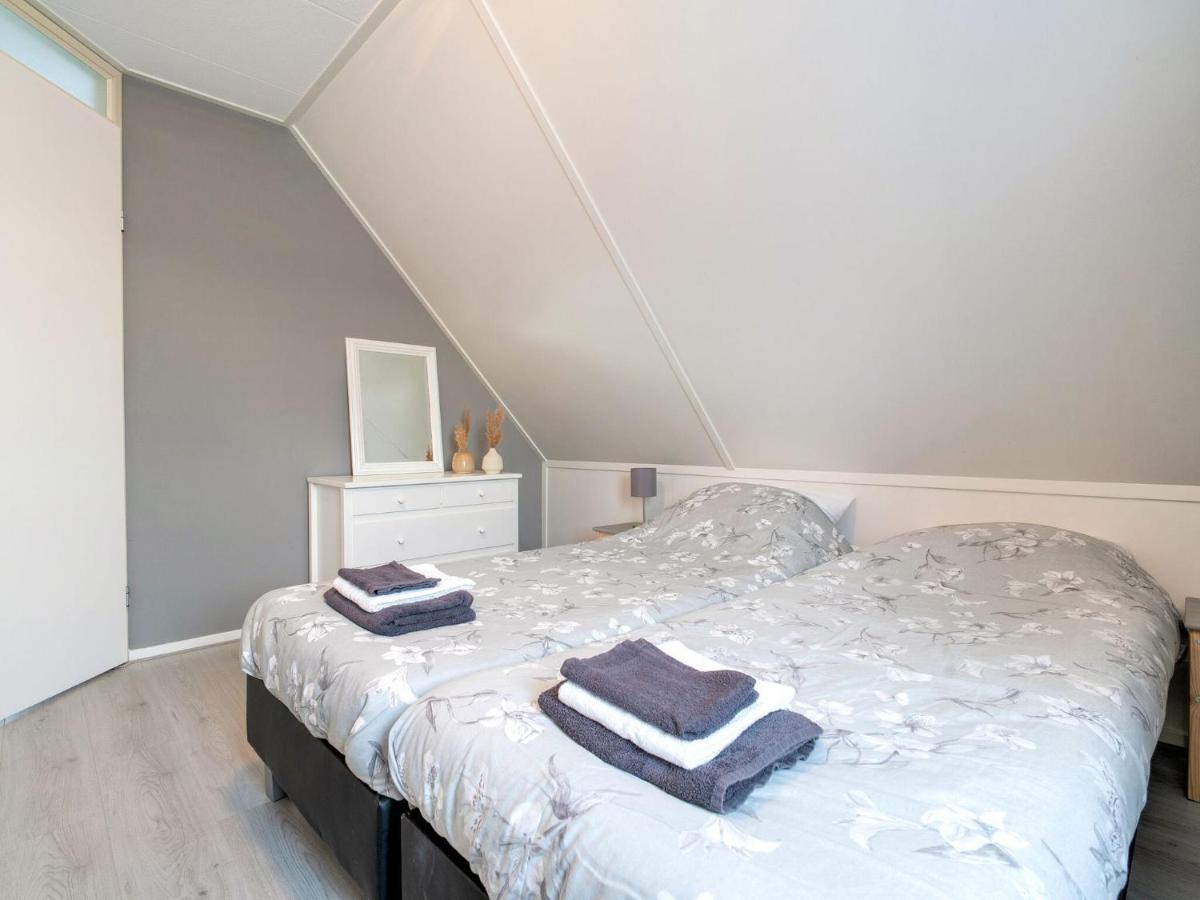Captivating Holiday Home In Zeewolde Near Forest 외부 사진