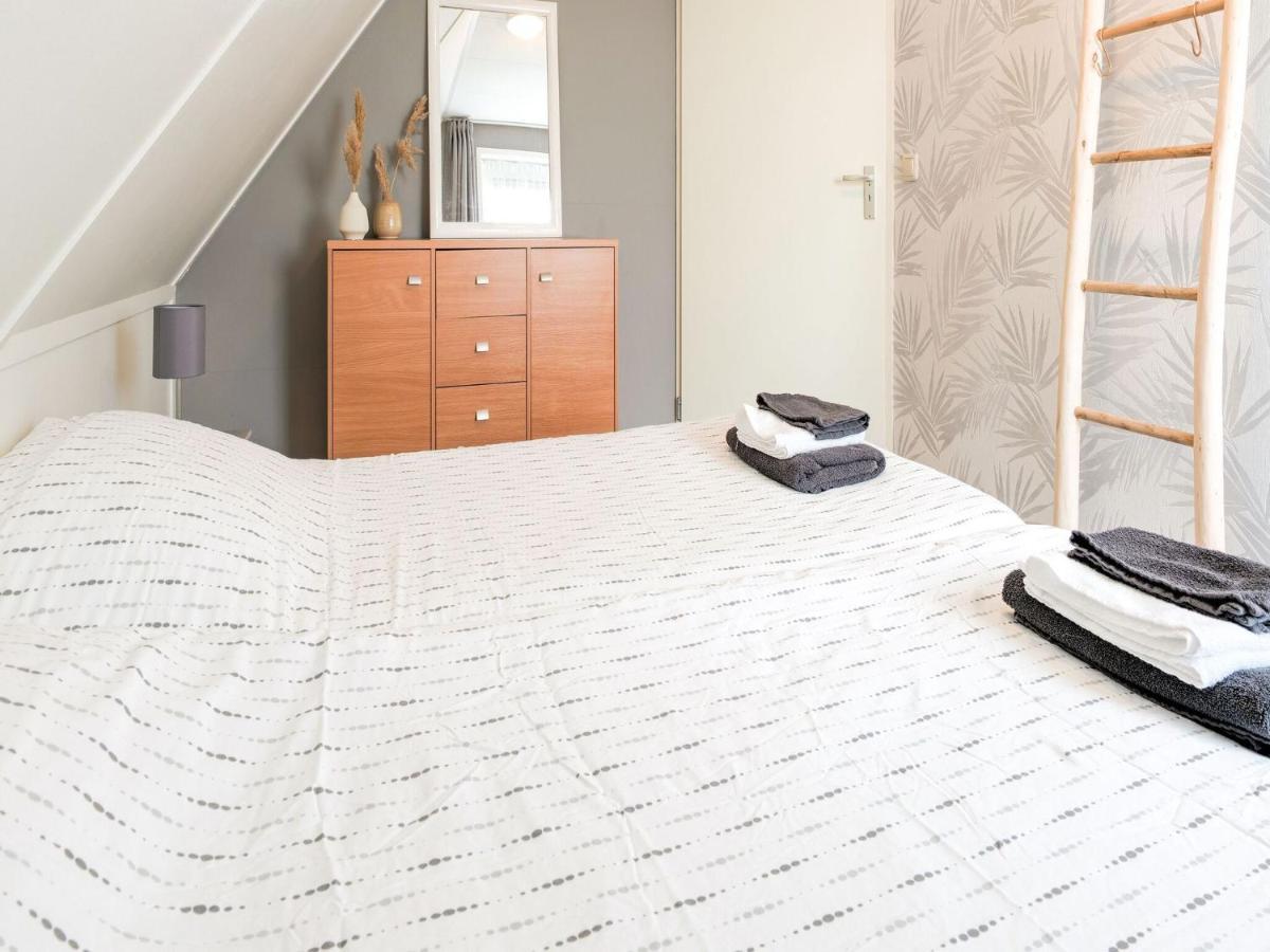 Captivating Holiday Home In Zeewolde Near Forest 외부 사진