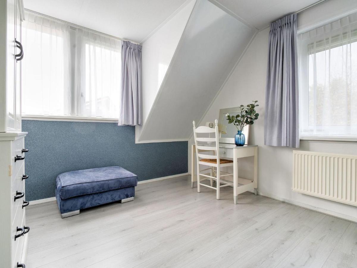 Captivating Holiday Home In Zeewolde Near Forest 외부 사진